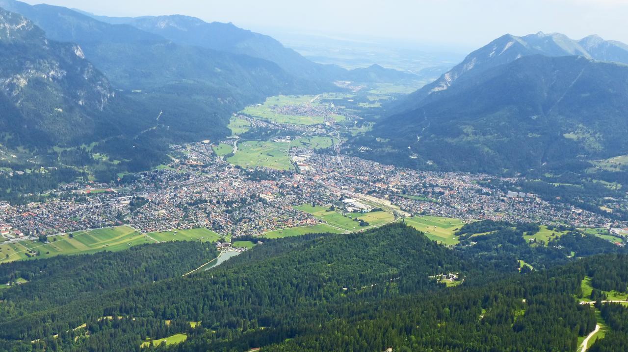 Ferienwohnung Am Kurpark -Wohnung 3,150Qm- Mit Lift Garmisch-Partenkirchen Exteriör bild